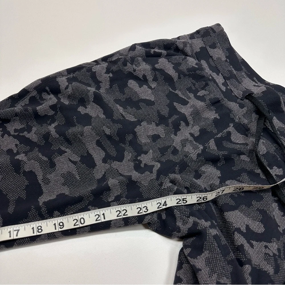 Lululemon Athletica Ready to Rulu Black Camouflage Sweatpant Capris Pants 6